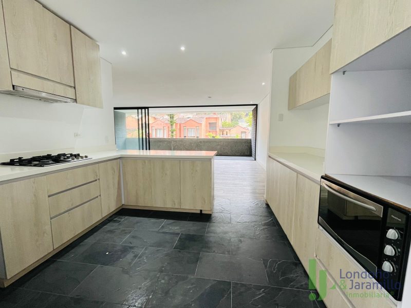 Apartamento en Arriendo en Loma De Los Benedictinos